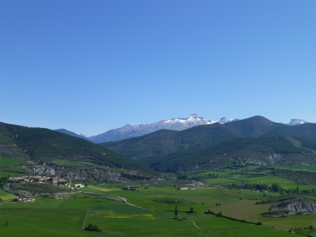 Vista de las montañas del Pirineo desde el valle